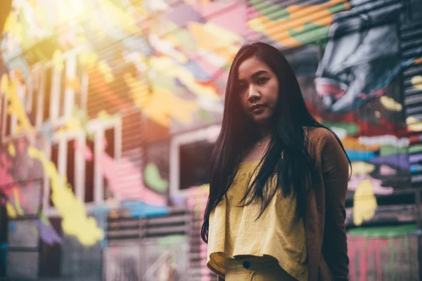 Retrato Jovem Bonita Hipster Mulher Asiática — Fotografia de Stock