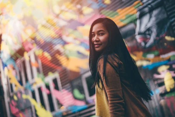 Retrato Jovem Bonita Hipster Mulher Asiática — Fotografia de Stock