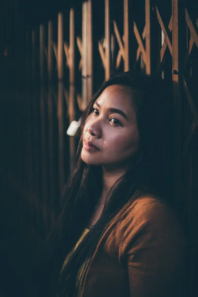 Außenporträt Einer Traurigen Asiatischen Teenager Mädchen — Stockfoto