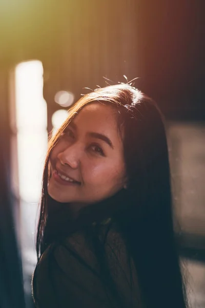 Açık Bir Asyalı Genç Kız Portresi — Stok fotoğraf