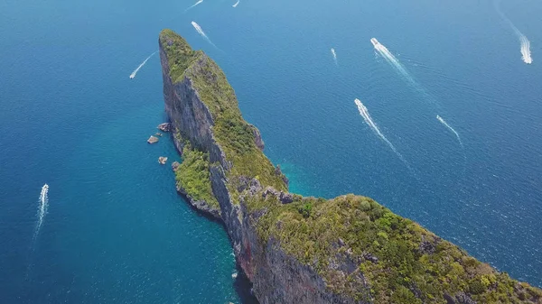 Vista Aérea Drones Aguas Turquesas Tropicales Maya Bay Acantilados Piedra — Foto de Stock