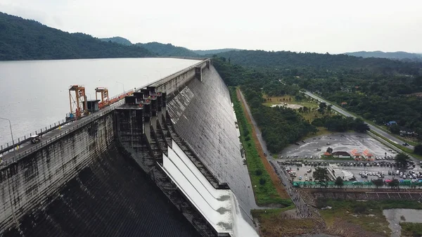 Diga di Khun Dan Prakan Chon a Nakhon Nayok, Thailandia — Foto Stock