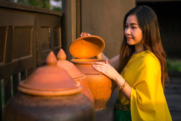 Thai woman with traditional style — Stock Photo, Image