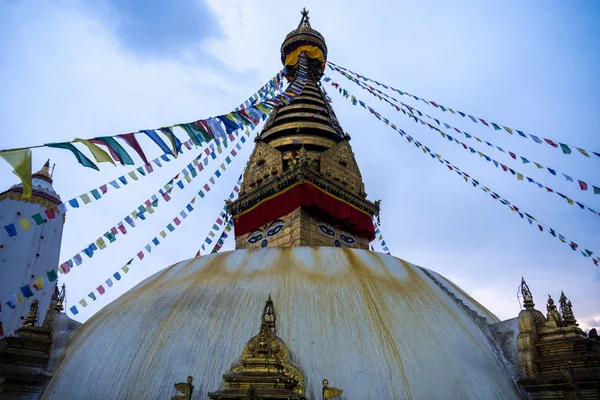 Swayambhunath Temple är en antik religiös arkitektur i NEP — Stockfoto