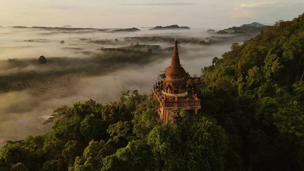 Wat Khao Nai Luang Dharma Park Amanecer Surat Thani Tailandia — Foto de Stock