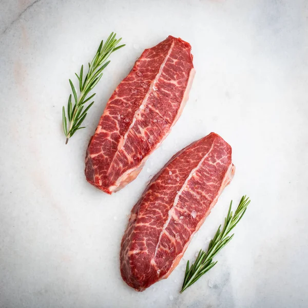 Syrové Maso Top Blade Steaky Světlé Pozadí Pohled Shora — Stock fotografie