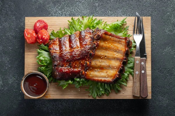 Primo Piano Costolette Maiale Alla Griglia Con Salsa Barbecue Caramellato — Foto Stock