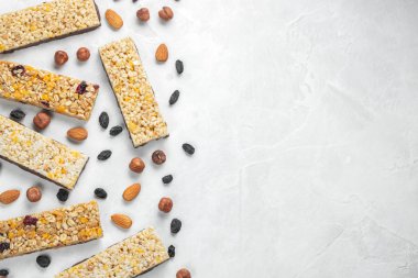 Sağlıklı tatlı tatlı snack. Mısır gevreği granola bar.