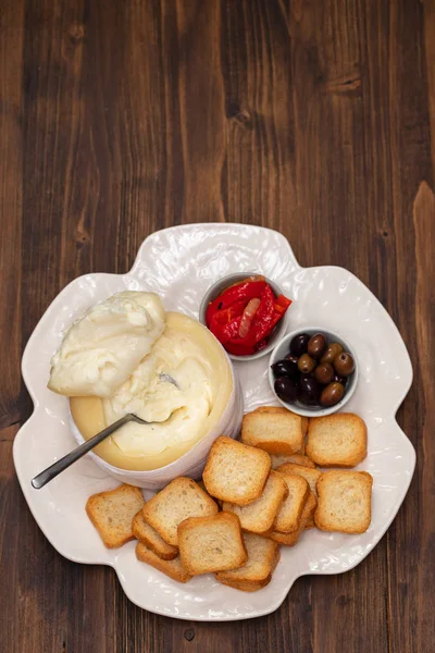 Toasts Cheese Olives Red Pepper White Dish — Stock Photo, Image