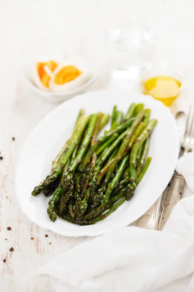 Fried Asparagus White Dish White Wooden Background — Stock Photo, Image