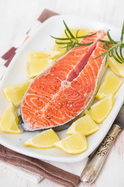 Raw Salmon Lemon White Dish White Wooden Background — Stock Photo, Image