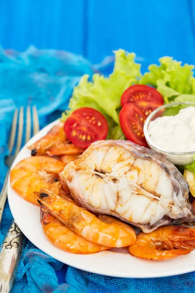 Boiled Fish Shrimps Salad White Dish Blue Backgro — Stock Photo, Image