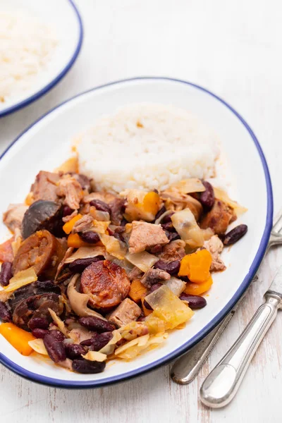 Piatto Tipico Portoghese Feijoada Transmontana Piatto Bianco — Foto Stock