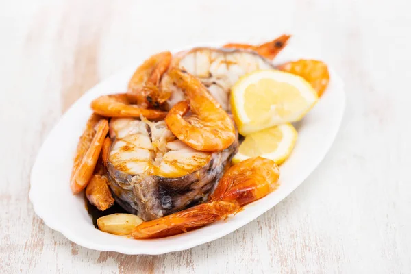 Boiled Fish Shrimps Lemon White Dish — Stock Photo, Image