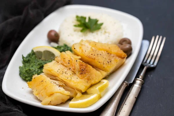 Fried Cod Fish Spinach Rice Dish — Stock Photo, Image