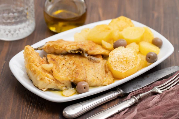 Pescado Bacalao Con Patatas Fritas Plato Blanco — Foto de Stock