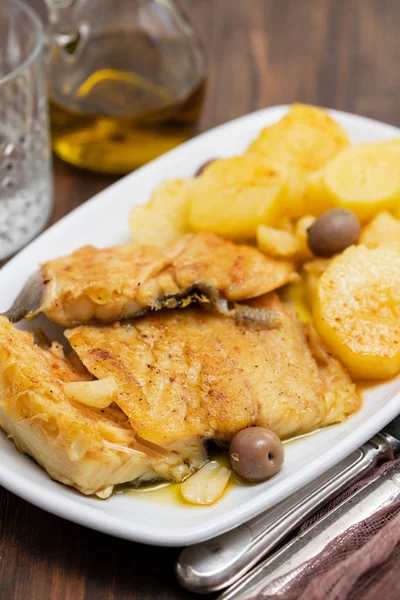 Pescado Bacalao Con Patatas Fritas Plato Blanco — Foto de Stock