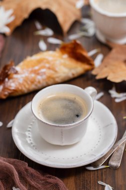kahve ile tipik Portekizce tatlılar Pasteis de Tentugal