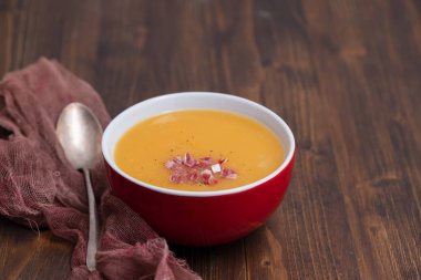 Füme et kase sebze çorbası