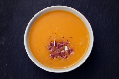 Füme et kase sebze çorbası