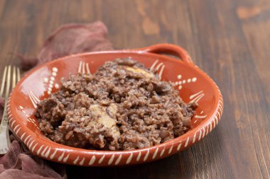 seramik tabak pirinç ile tavuk