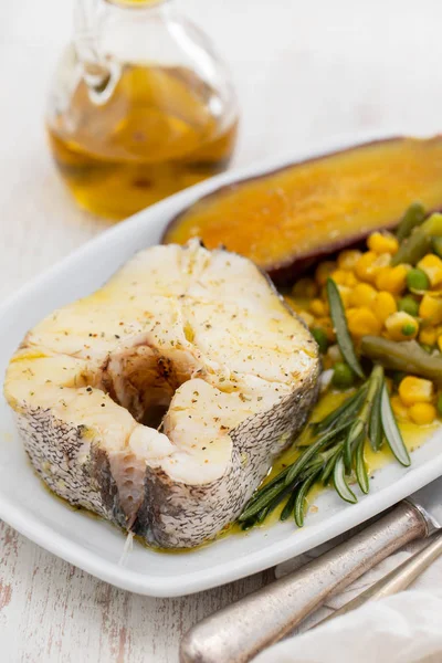 Gotowane Ryby Warzywami Biały Danie — Zdjęcie stockowe
