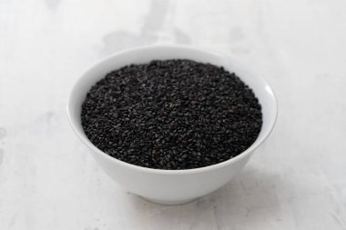 beyaz kase siyah susam tohumları