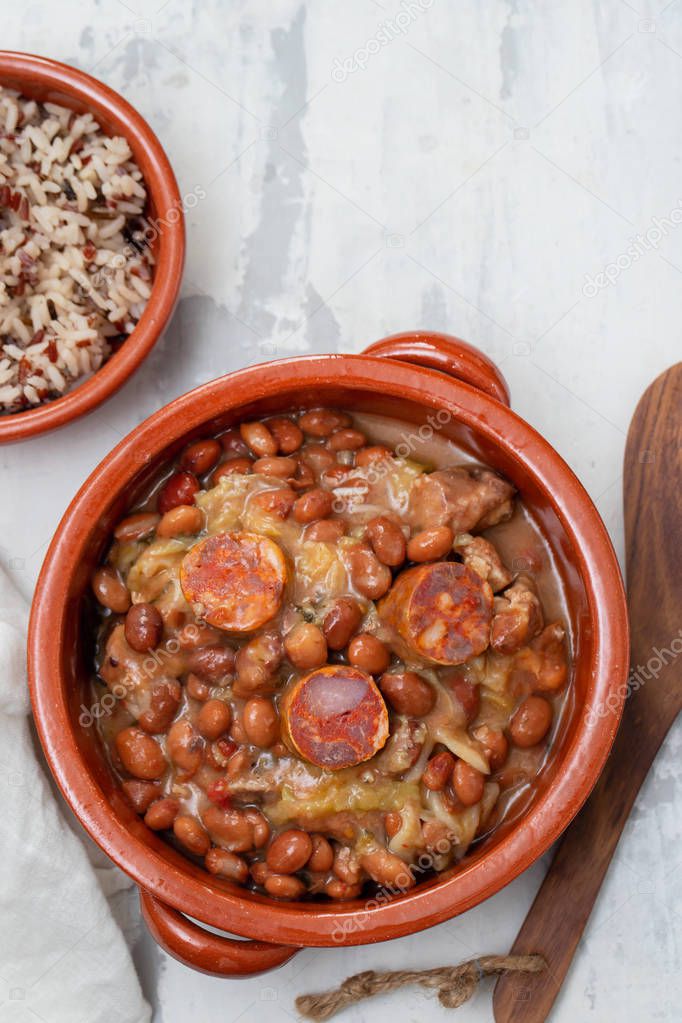 frijoles típicos portugueses con carne, verduras y ahumados 2022
