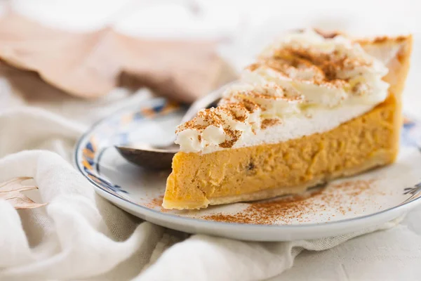 Pumpkin cake with cream and cinnamon on dish — Stock Photo, Image