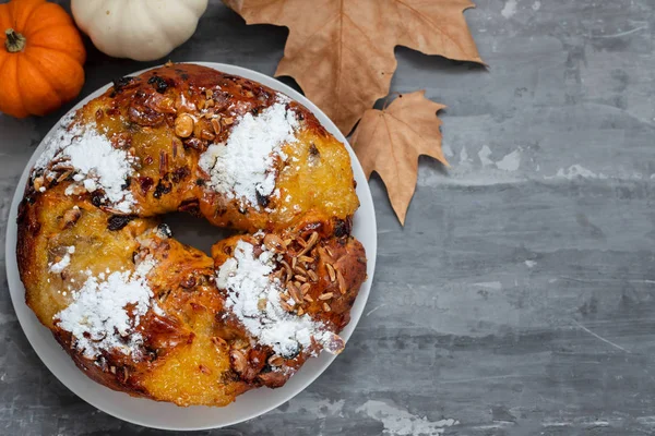 Typical portuguese fruit cake Bolo rainha — Stock Photo, Image