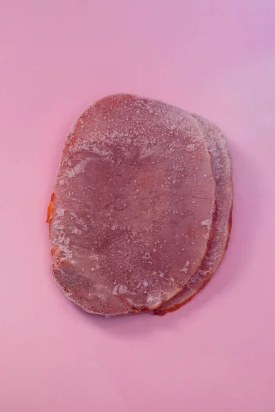 Замороженная Свинина Розовом Фоне — стоковое фото