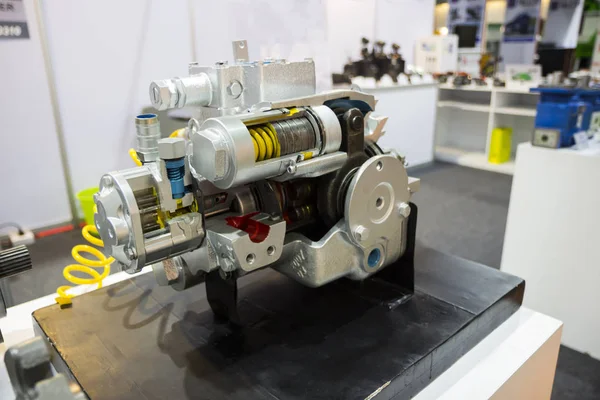 Cross Section of  piston pump for heavy duty equipmen