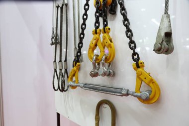 Kırmızı Yüksek gerilim anahtarı kapatır; düğme 