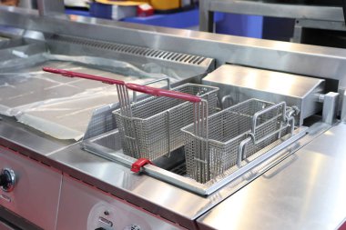 Yeni boş modern profesyonel fritöz sepet mutfak Restoran içinde; Gıda Sanayi