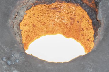 Demir üretimi için Endüksiyon Fırını 'nda erimiş metal