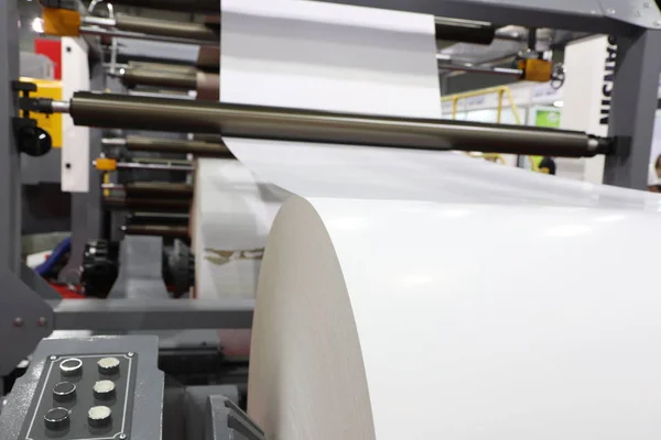 Roll White Paper Modern Paper Cutting Machine — Stock Photo, Image