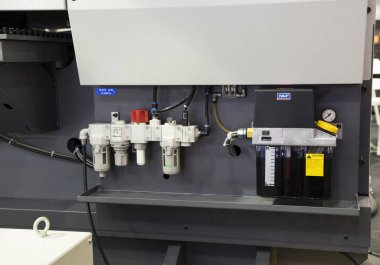 hava regülatörü ve yağlama yağ tankı 