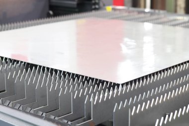 Çelik levha yığını; kullanıma hazır 