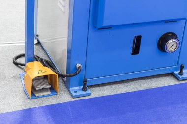 Başlatmak için Ayak Anahtarı / Makine yi durdurun.