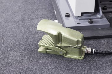 Başlatmak için Ayak Anahtarı / Makine yi durdurun.