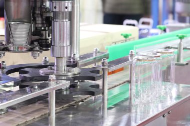 Plastik kutu için alüminyum kapak paketleme makinesi 
