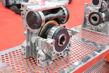 solucan dişli pompası kesiti ;