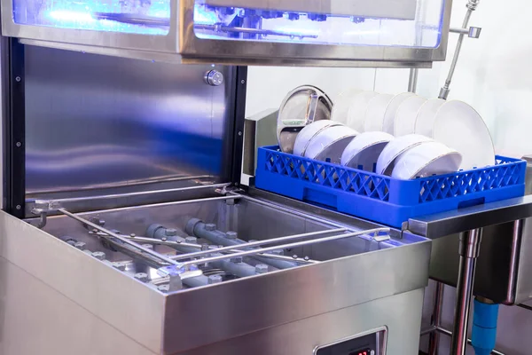 ガラス ボウル 食器洗浄機 選択的焦点 ロイヤリティフリーのストック画像