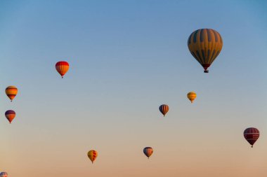 sıcak hava balonu muhteşem Kapadokya üzerinde uçan