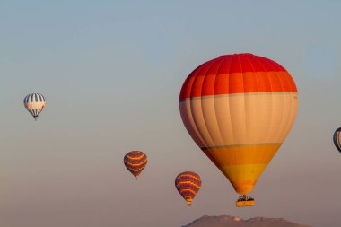 sıcak hava balonu muhteşem Kapadokya üzerinde uçan
