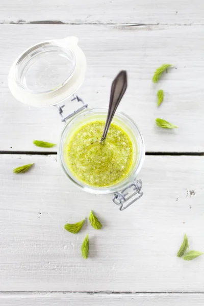 Ladin Ile Yapımı Pesto Filizlenir Parmesan Çam Fıstığı Limon — Stok fotoğraf