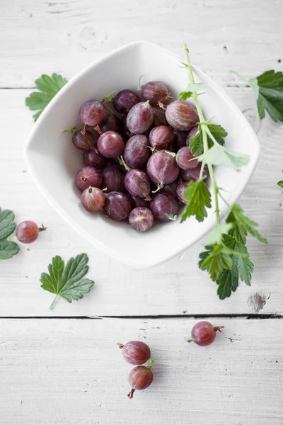 Top View Bunch Red Gooseberries White Bowl Table — Stock Photo, Image