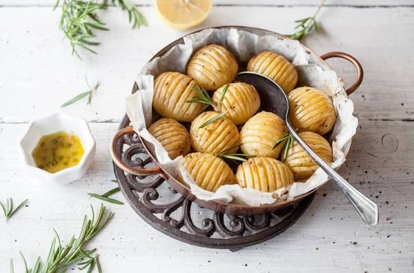 Composição Comida Batatas Alecrim Limão Mesa Branca — Fotografia de Stock