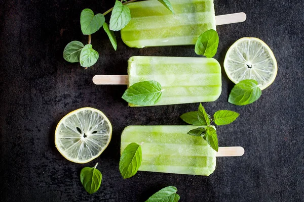 Food Composition Popsicles Made Healthy Ingredients Dark Table Lemon Slices — Stock Photo, Image