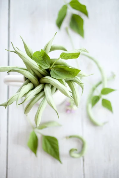 Vue Dessus Des Haricots Verts Tasse Blanche Sur Table Bois — Photo